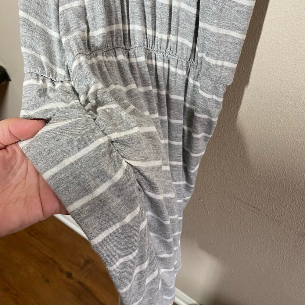 The Vanity Room Women's Gray White Striped Ruched Sleeveless Dress Size Small - Picture 4 of 9